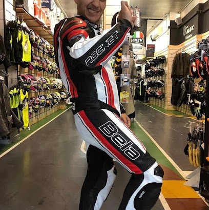 Muji Motors, Magasin d'Equipements et Pièces Moto à Paris 11