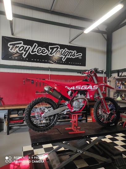 Max Bikes, Garage Moto à Mondavezan