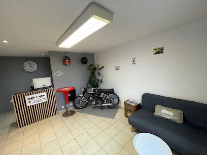 Hipsteride Garage Moto à Ploumagoar